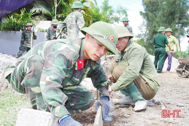 Hơn 300 lượt CBCS giúp dân xây dựng nông thôn mới