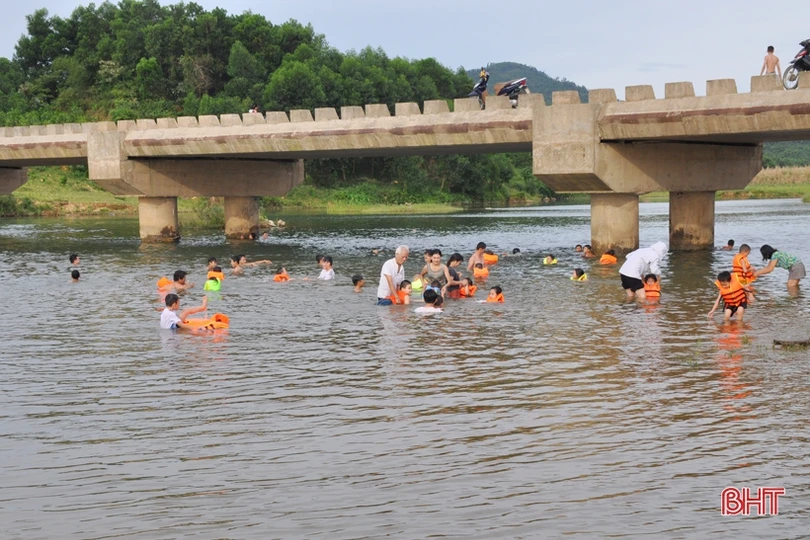 Một dòng Ngàn Sâu...