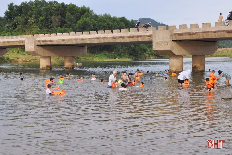Một dòng Ngàn Sâu...