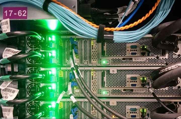 Summit siêu máy tính nhanh nhất thế giới trị giá 200 triệu USD