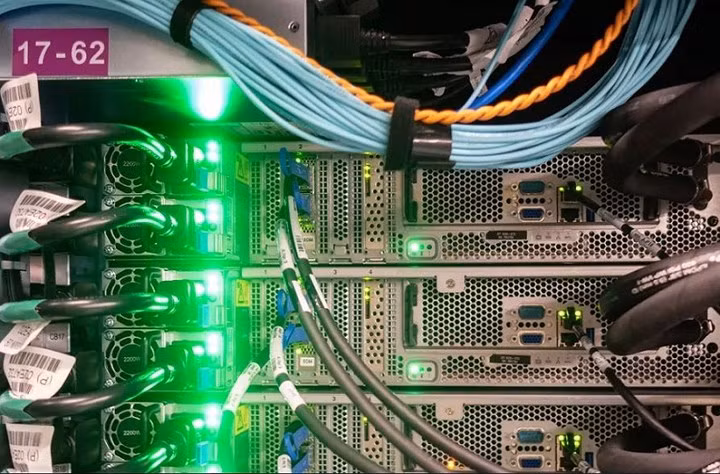 Summit siêu máy tính nhanh nhất thế giới trị giá 200 triệu USD