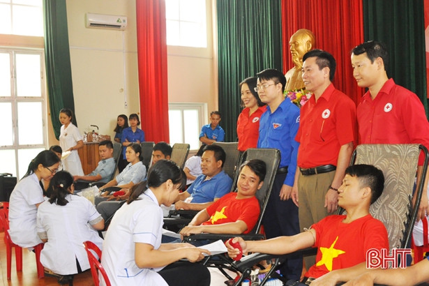 Hà Tĩnh tôn vinh 20 cá nhân hiến máu tiêu biểu năm 2018