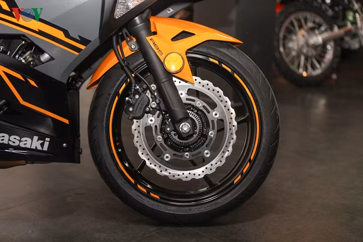 Cận cảnh Kawasaki Ninja 400 ABS 2018 giá 153 triệu đồng