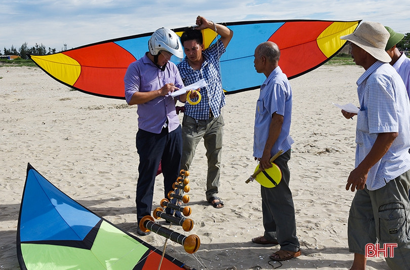 Tranh tài thả diều sáo mừng Lễ hội đền Chiêu Trưng Đại vương