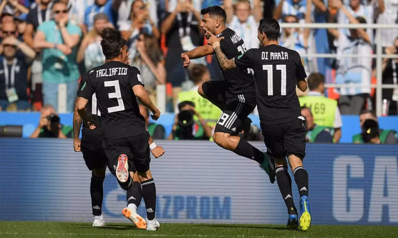 Messi sút hỏng phạt đền, Argentina muối mặt chia điểm ngày ra quân