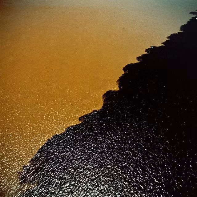 Nơi hai biển gặp nhau nhưng dòng nước tách đôi không hòa trộn