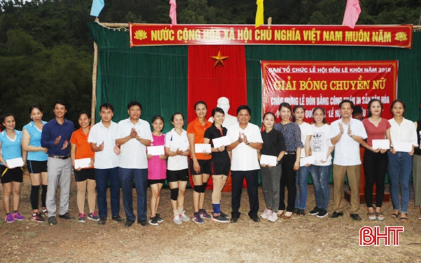 Thạch Văn nhất bóng chuyền nữ Lễ hội đền Lê Khôi