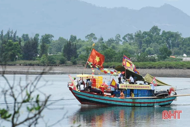 Trang nghiêm rước bằng Di sản Lễ hội Đền Chiêu Trưng