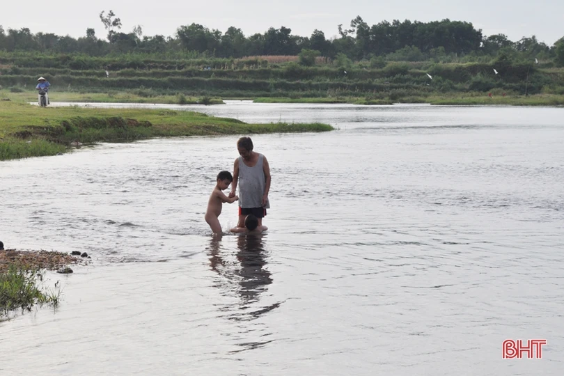 Một dòng Ngàn Sâu...