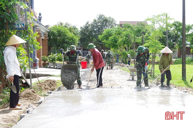 Hơn 300 lượt CBCS giúp dân xây dựng nông thôn mới