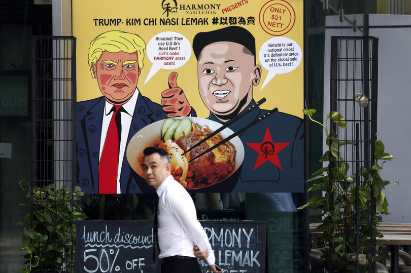 Cùng bộ đôi Kim - Trump “giả” khám phá đảo quốc Singapore