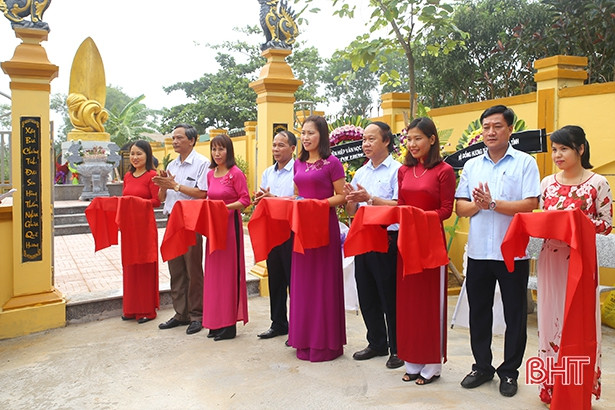 Khánh thành bia tưởng niệm 12 nạn nhân bị bom Mỹ sát hại tại Đức Thọ