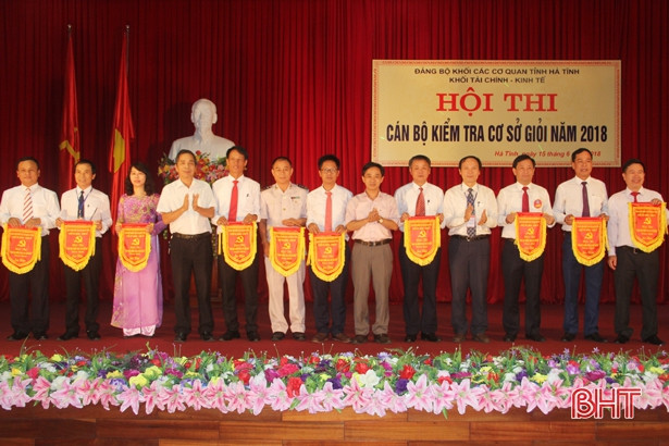 Hải quan Hà Tĩnh nhất Cuộc thi Cán bộ kiểm tra cơ sở giỏi Khối Tài chính - Kinh tế