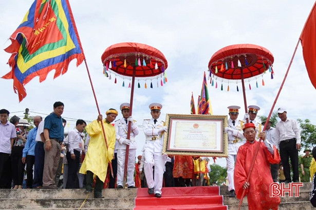 Trang nghiêm rước bằng Di sản Lễ hội Đền Chiêu Trưng