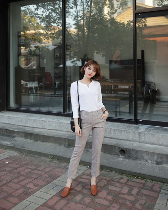 Phối quần âu trẻ trung khi đến văn phòng