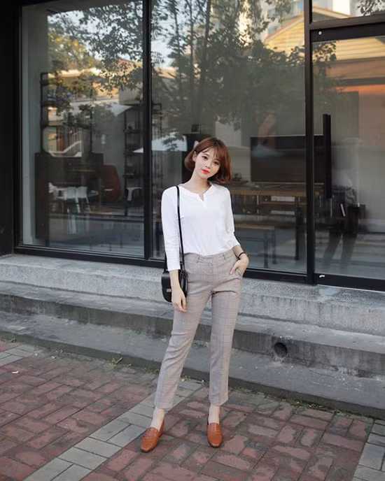Phối quần âu trẻ trung khi đến văn phòng