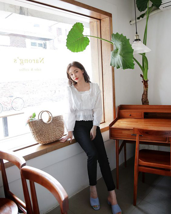 Phối quần âu trẻ trung khi đến văn phòng