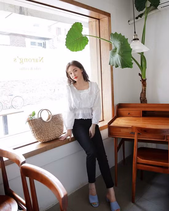 Phối quần âu trẻ trung khi đến văn phòng