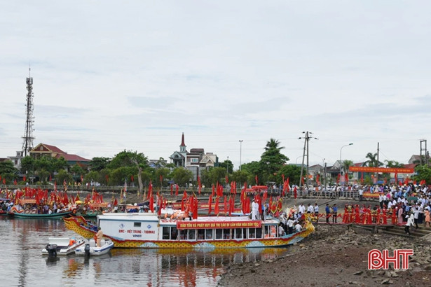 Trang nghiêm rước bằng Di sản Lễ hội Đền Chiêu Trưng