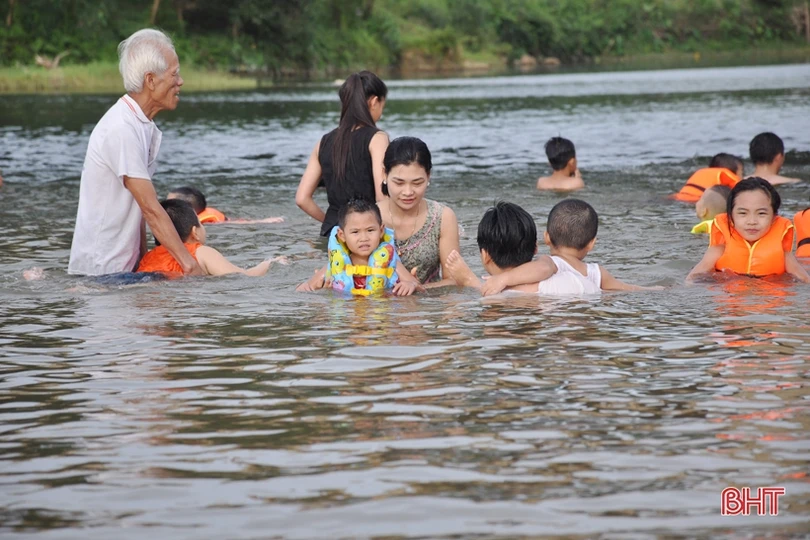 Một dòng Ngàn Sâu...