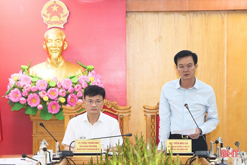Phó Chủ tịch UBND tỉnh Trần Báu Hà phát biểu tại buổi làm việc. bqbht_br_121212q12.jpg