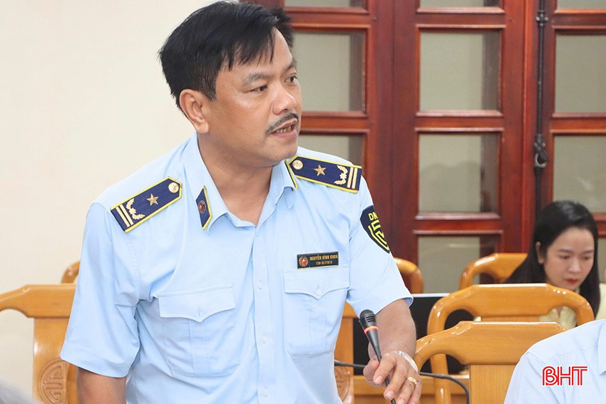 Chi cục trưởng Chi cục Quản lý thị trường Hà Tĩnh Nguyễn Đình Khoa: Hiện nay, kinh phí hoạt động, cơ sở vật chất, phương tiện kỹ thuật còn thiếu, chưa đáp ứng yêu cầu công tác của các lực lượng thực thi nhiệm vụ chống buôn lậu, gian lận thương mại và hàng giả... bqbht_br_2121212.jpg