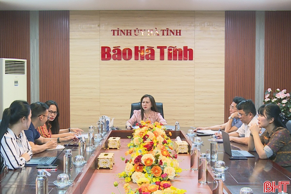 BTC Cuộc thi “Giọng hát hay các ca khúc về Hà Tĩnh năm 2025” họp triển khai nhiệm vụ. btc.jpg