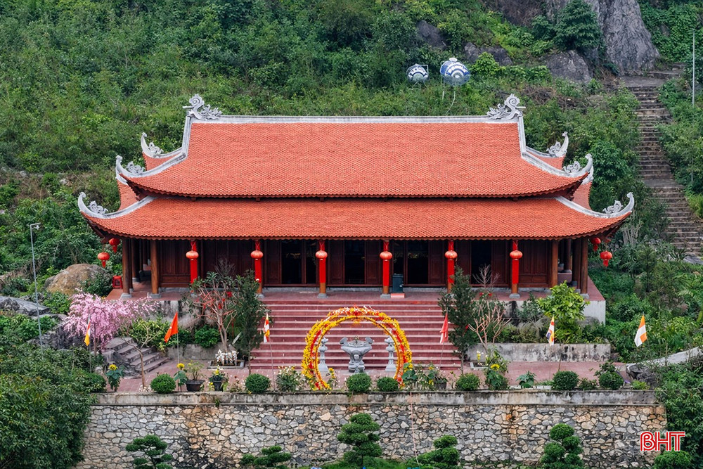 CHÙA AM TÂY NINH THANH TỊNH NẰM ẨN MÌNH GIỮA VÙNG ĐẤT ĐỎ BAZAN