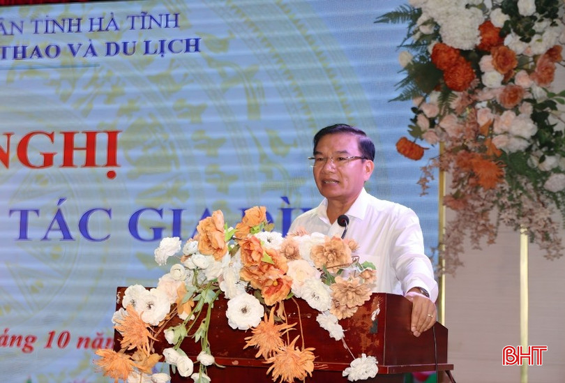 O vice-diretor do Departamento de Cultura, Esportes e Turismo, Tran Xuan Luong, abriu o curso de treinamento. Phó Giám đốc Sở VH-TT&DL Trần Xuân Lương khai mạc lớp tập huấn.