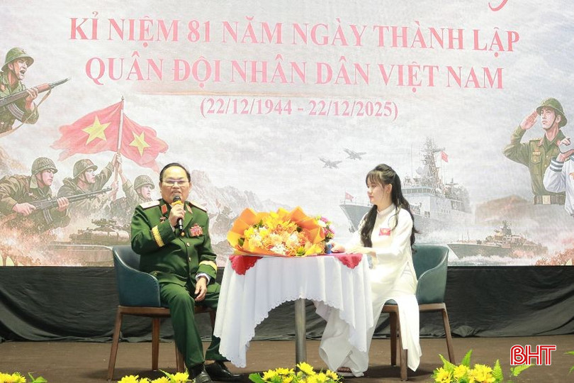 Thiếu tướng Hoàng Trọng Tình giao lưu, chia sẻ với học sinh khối THCS Trường Tiểu học, THCS và THPT Albert Einstein.