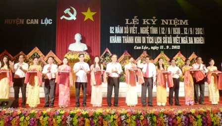 Cắt băng khánh thành Khu di tích lịch sử Xô viết Nghệ Tĩnh - Ngã ba Nghèn.