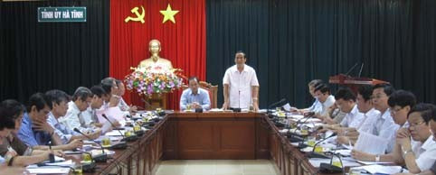 Bí thư Tỉnh ủy Nguyễn Thanh Bình đề nghị các địa phương cần phối hợp với các đơn vị kịp thời tháo gỡ những khó khăn, vướng mắc trong quá trình phát triển cây cao su