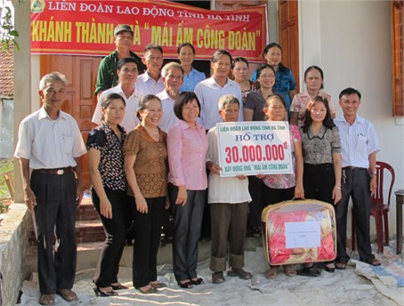 Các cấp công đoàn trao nhà Mái ấm Công đoàn cho cô Nguyễn Thị Cảnh - Giáo viên Trường mầm non Thạch Liên