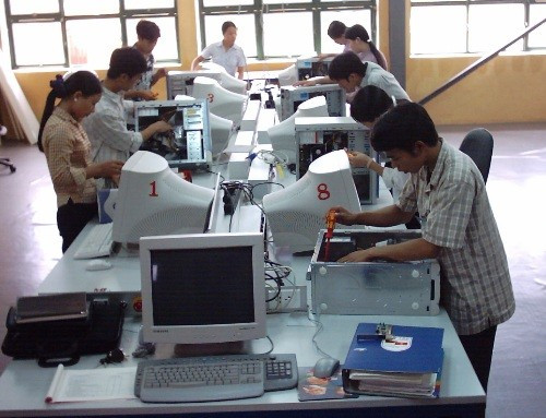 Đào tạo nghề cho XKLĐ tại Trường CĐ nghề Việt Đức