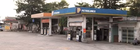 Tại khu vực Cầu Rong (xã Xuân Hồng – Nghi Xuân) trong phạm vi 400 mét nhưng có đến 4 cửa hàng KDXD.