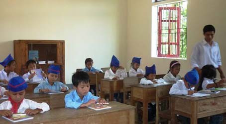 Đừng tước mất quyền đi học của trẻ em