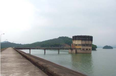 Hồ Kẻ Gỗ vốn do Công ty TNHH MTV Thủy lợi Kẻ Gỗ quản lý thì nay được giao lại cho Công ty TNHH MTV Thủy lợi Nam Hà Tĩnh quản lý