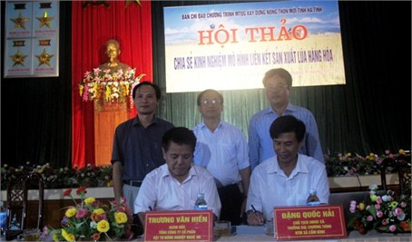 Ký kết thu mua sản phẩm giữa UBND xã Cẩm Bình và Tổng công ty CP VTNN Nghệ An