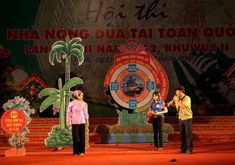 Tiểu phẩm "Phía sau nhung gấm" của đội Vĩnh Phúc Tiểu phẩm "Nụ cười nhà nông" của đội Hà Tĩnh Đội Hà Nội Tiểu phẩm "Hiến đất" của đội Nghệ An được ban giám khảo và khán giả đánh giá cao Phần thi "Ai giỏi hơn"