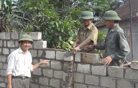 Người dân tự nguyện di dời tường rào để mở rộng đường giao thông