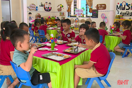 Công khai bữa ăn bán trú: Tại sao không?