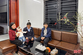 Áp lực “trình diện” và xu hướng tìm lại Tết thảnh thơi