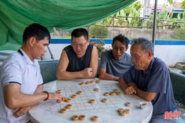 Những bàn cờ tướng nối nhịp tình quê