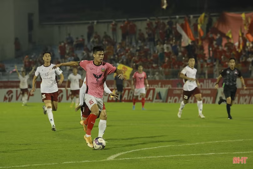 Hồng Lĩnh Hà Tĩnh vẫn chưa tạo ra bước ngoặt trong cuộc đua trụ hạng