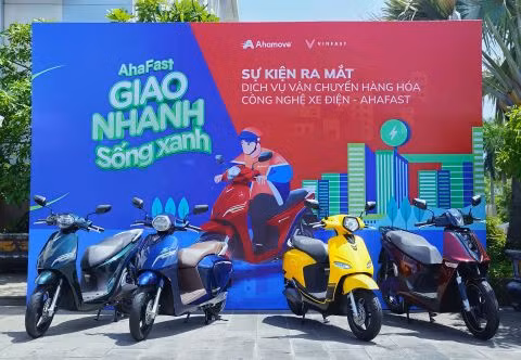 VinFast hợp tác Ahamove ra mắt dịch vụ vận chuyển hàng hóa AhaFast