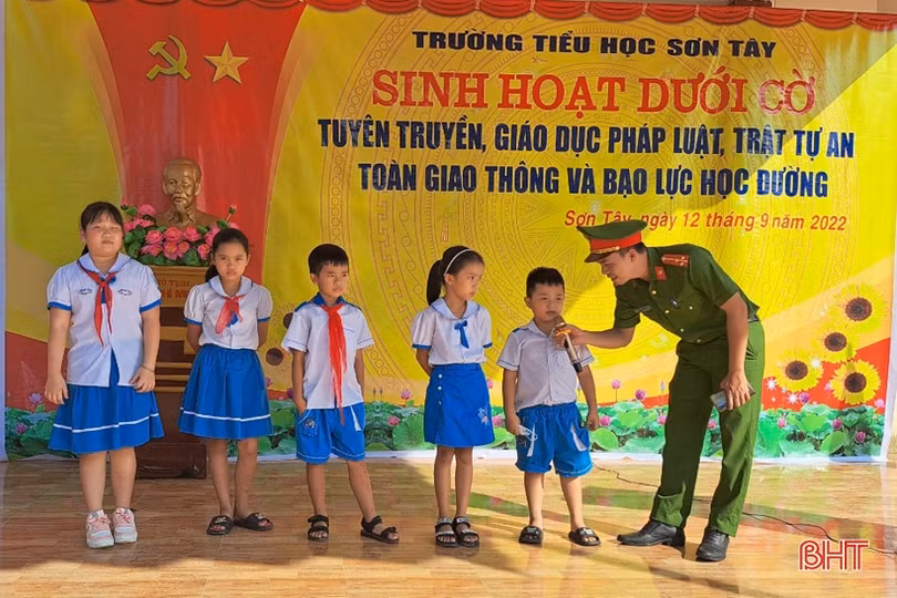 790 học sinh Hương Sơn được trang bị kiến thức ATGT, chống bạo lực học đường