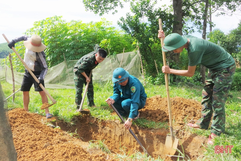 40 cán bộ, chiến sỹ Trung đoàn 841 giúp xã Hương Lâm xây dựng nông thôn mới
