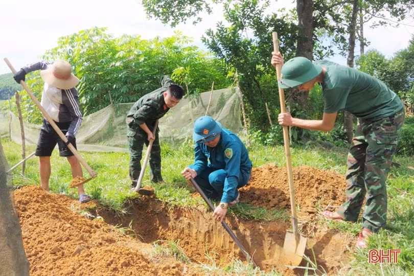 40 cán bộ, chiến sỹ Trung đoàn 841 giúp xã Hương Lâm xây dựng nông thôn mới