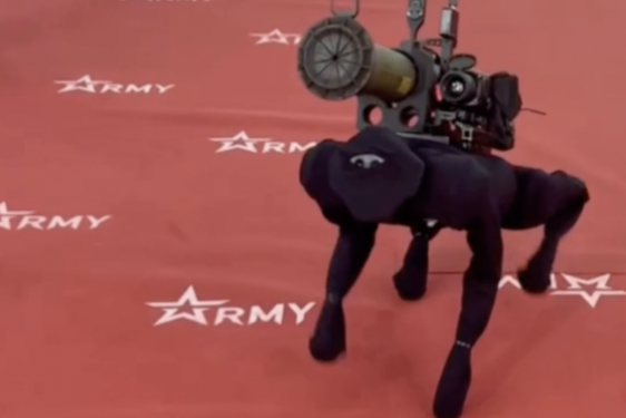 Nga công bố mẫu chó máy Ninja cõng tên lửa chống tăng