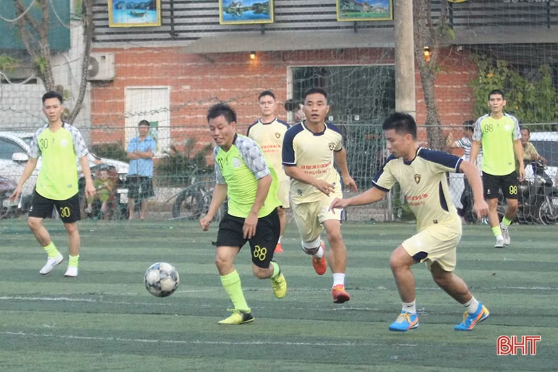 FC New Focus vô địch Giải Bóng đá lão tướng Hà Tĩnh tranh cúp Nam Sport